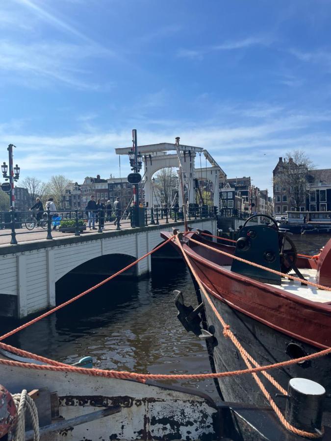 Skinny Bridge Houseboat Amstel View Amsterdam Exteriör bild