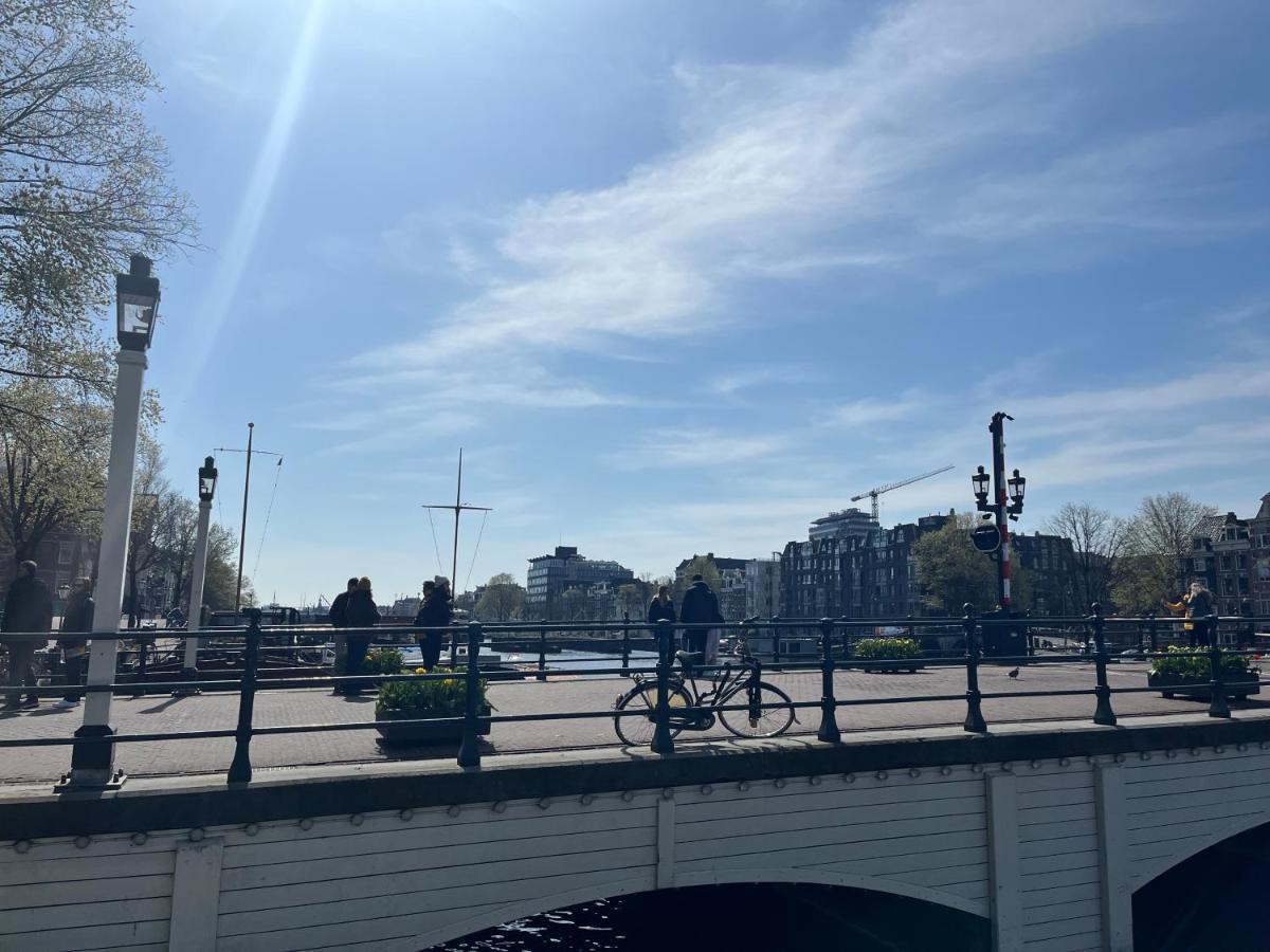 Skinny Bridge Houseboat Amstel View Amsterdam Exteriör bild